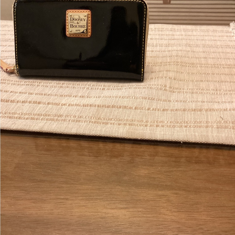 Dooney & Bourke